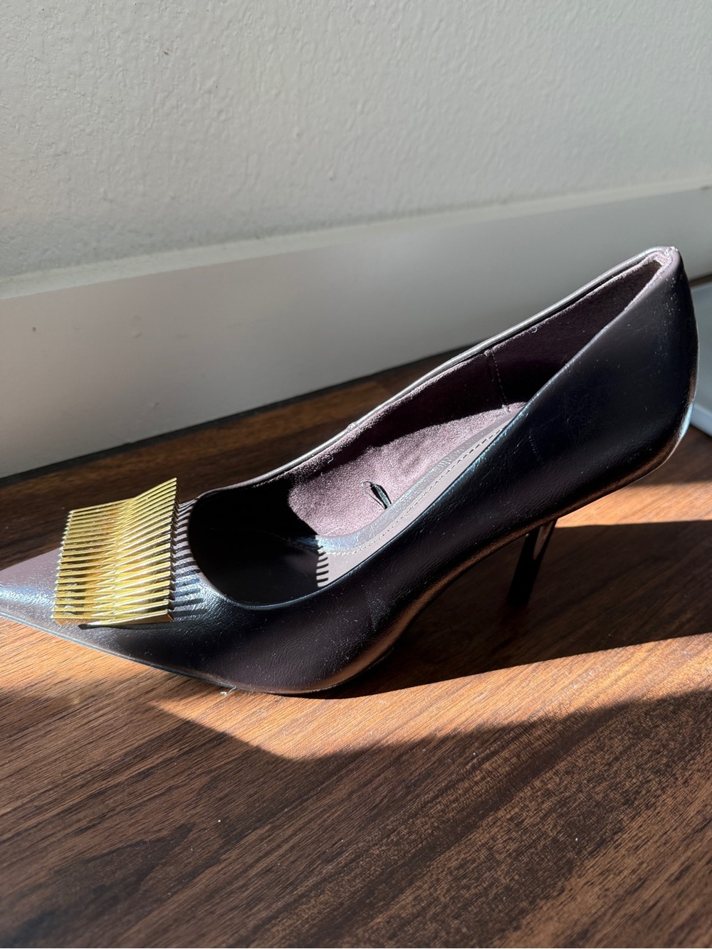 Brown pointed toe pumps with gold accent - Picture 5 of 8
